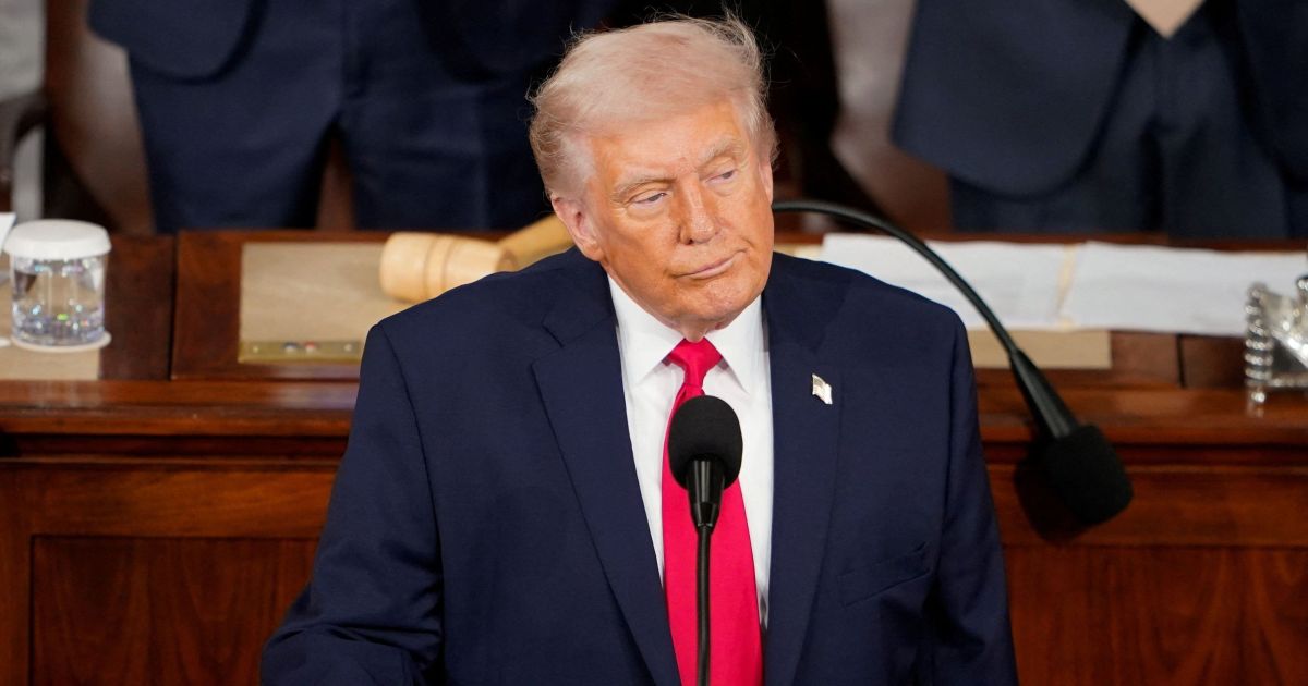 Presidente-dos-EUA-Donald-Trump-durante-discurso-sobre-o-Estado-da-Uniao-no-Congresso-norte-americano-em-Washington-e1772292128744