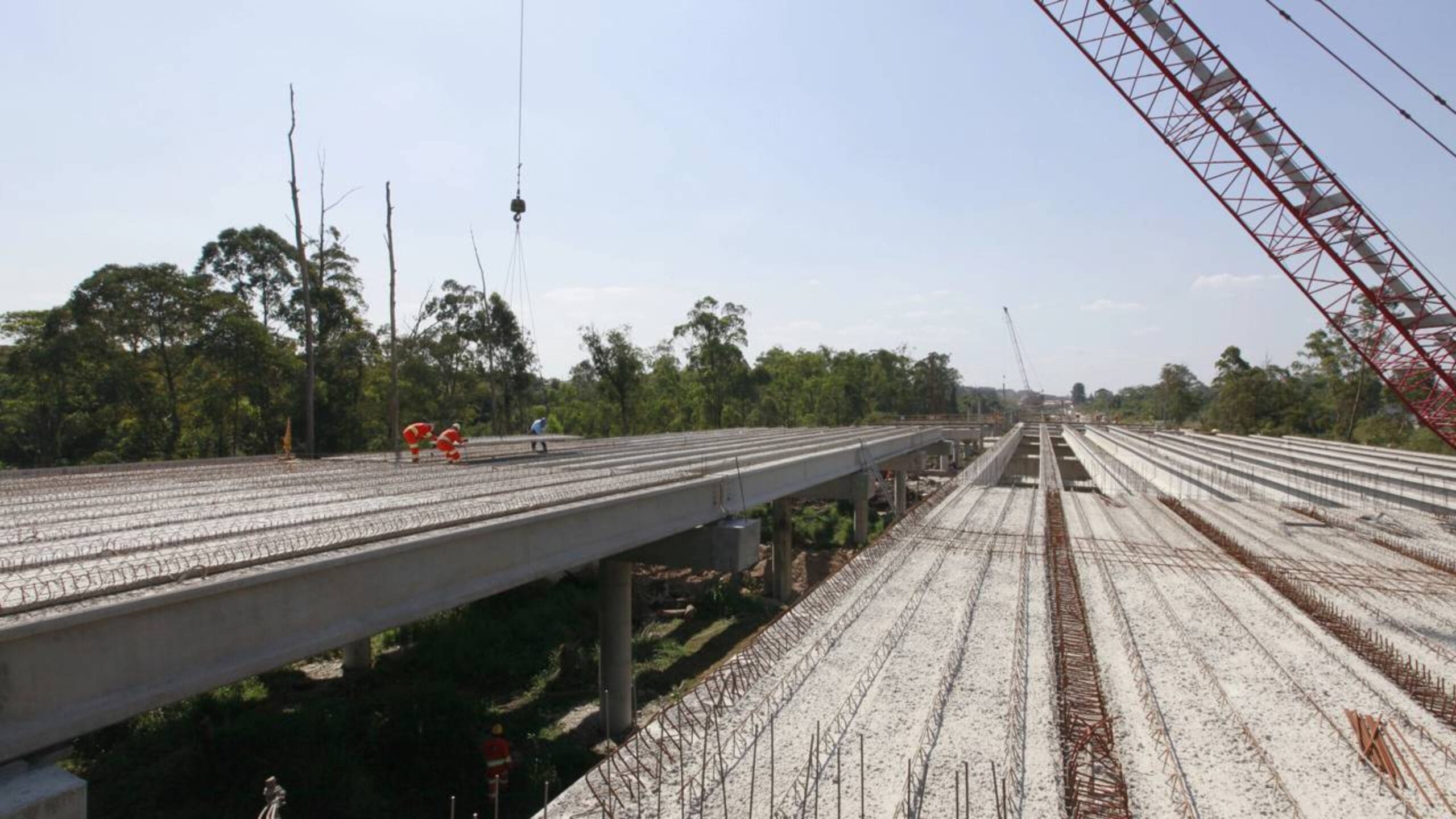 Viaduto-em-construcao-desaba-no-interior-de-Sao-Paulo-e-deixa-duas-pessoas-feridas-scaled-1