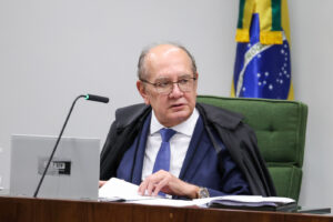 vasta experiência na administração pública e s&oacute