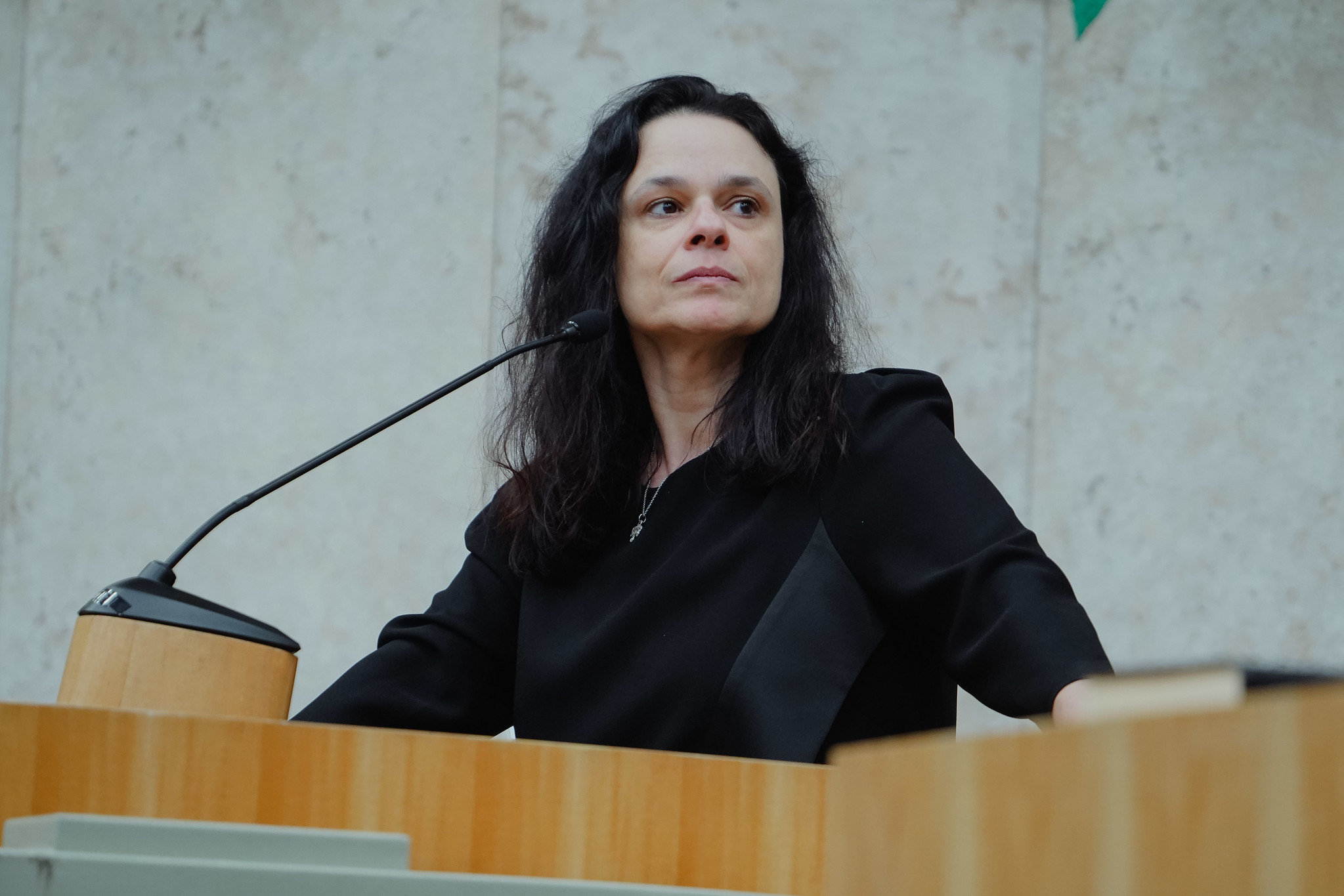 Janaina Paschoal afirma que vereadores têm mais poder que senadores após manobra política Janaina Paschoal afirma que vereadores têm mais poder que senadores após manobra política