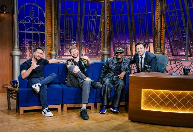Três comediantes de diferentes continentes se encontram no The Noite para celebrar o projeto 3 Continentes Mauricio Meirelles, Paul Cabannes, Baptista Miranda e Danilo Gentili no The Noite